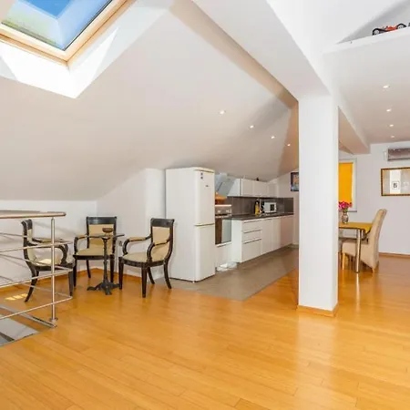 Marijana By Guide * Breza