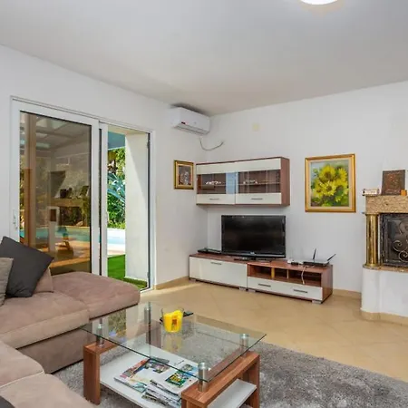 Vila Marijana By Guide